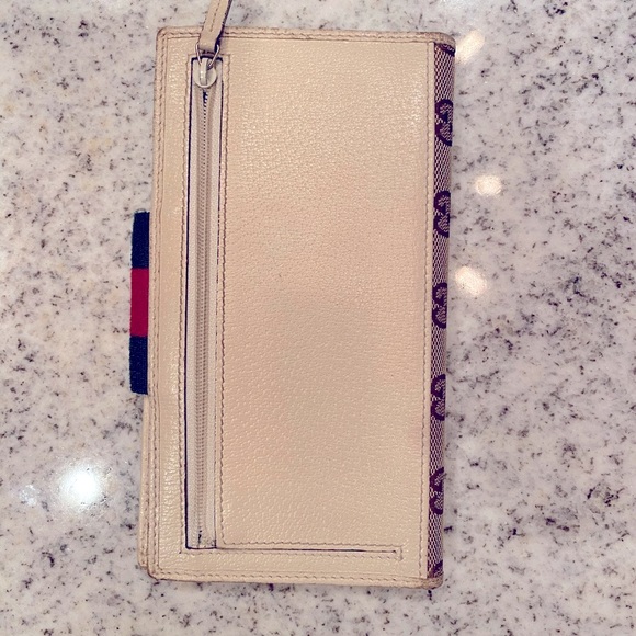 Authentic Gucci Wallet - Picture 4 of 4